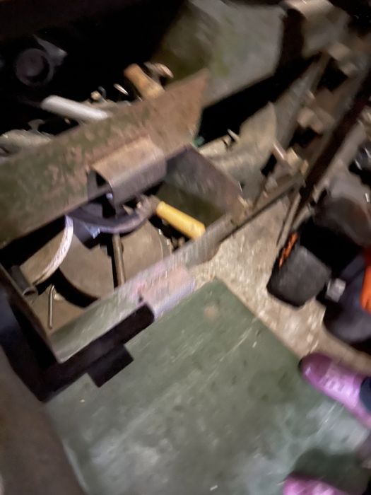 Слюсарний стіл з тисками