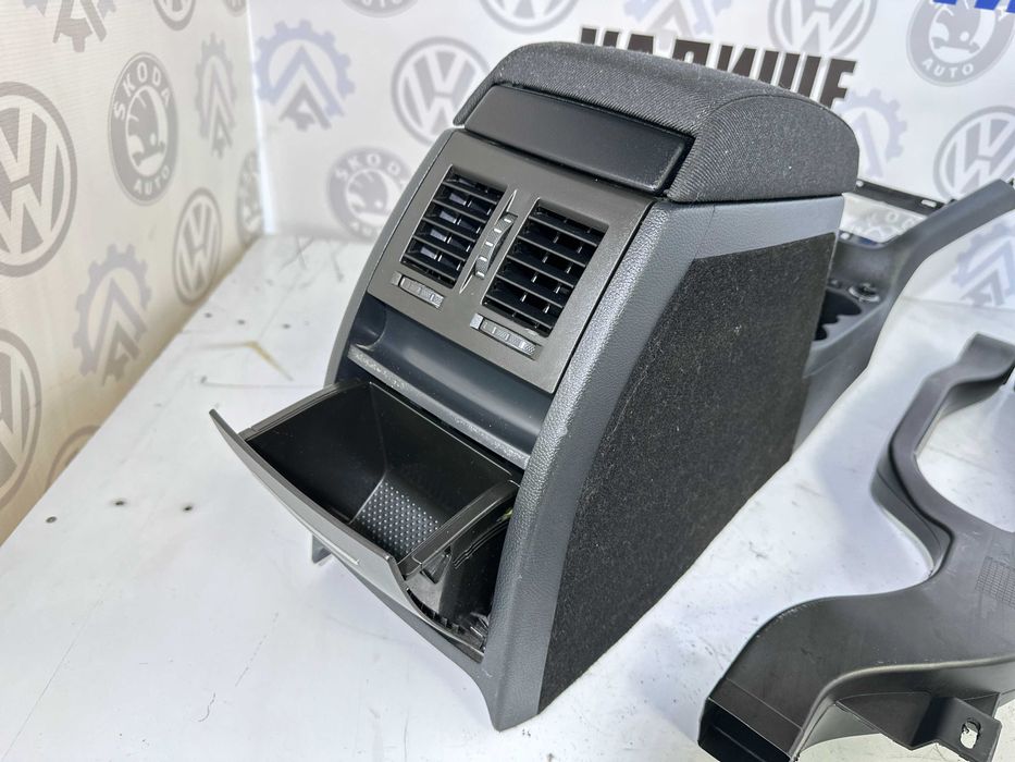 Підлокітник Шкода Октавія А5 Подлокотник Skoda Octavia A5 консоль цент