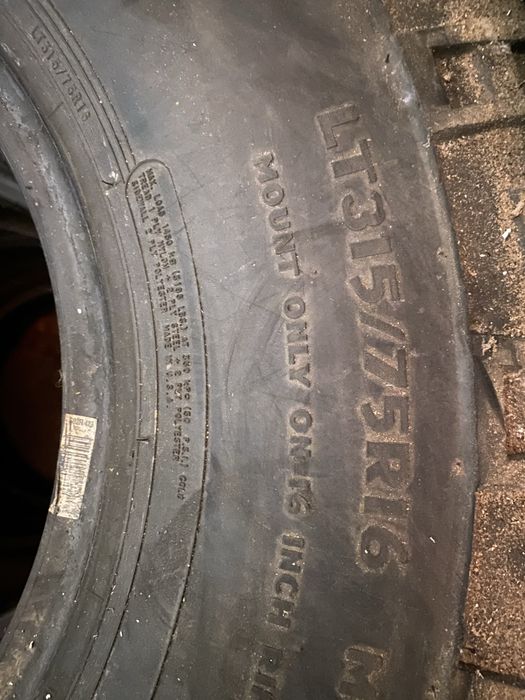 Pneus Mickey Thompson 37” Baja Claw 315/75R16 – Bom estado