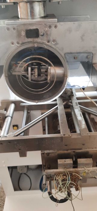 Automat pakujący pionowy