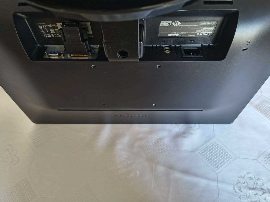 Monitor Hyundai + kable + przejściówka HDMI Zadbany oraz Sprawny