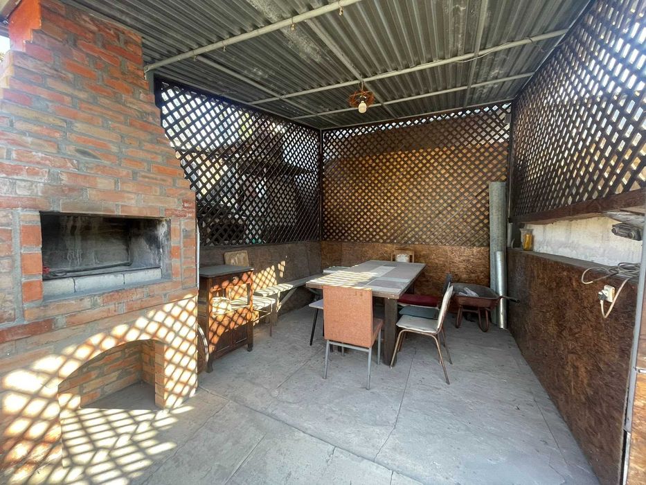 Продам будинок в Центрі! Гараж і город!