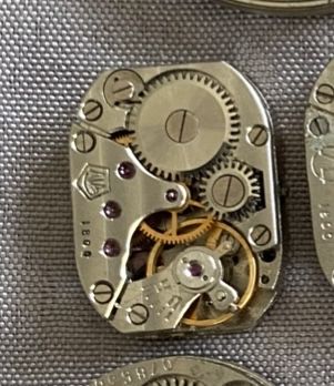 mechanizm starego zegarka