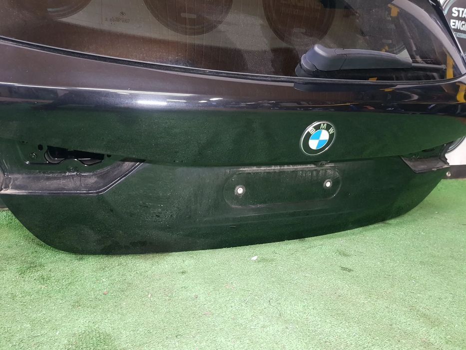 Tampa da mala BMW serie 1 F40 2020-2024