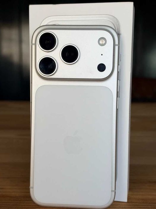 iPhone 17 Pro 256GB Prateado Como Novo, Bateria 92%, Caixa Completa