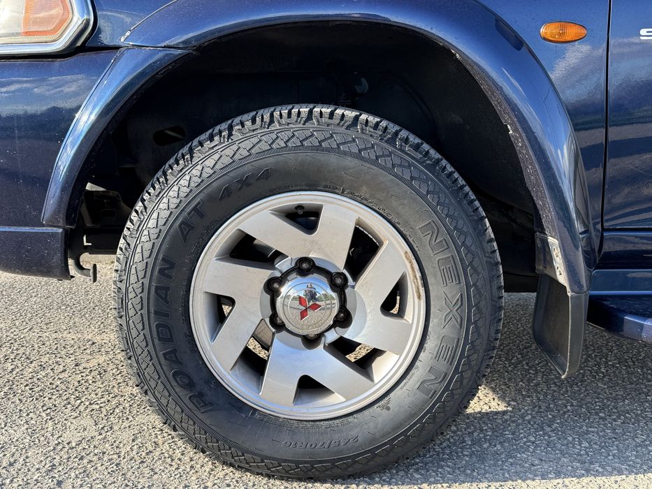 Mitsubishi pajero sport wagon 2.5 original