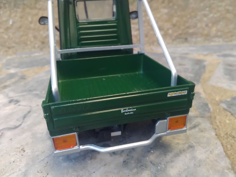 Antiga Miniatura Mota  Triciclo Piaggio Ape 50cc.