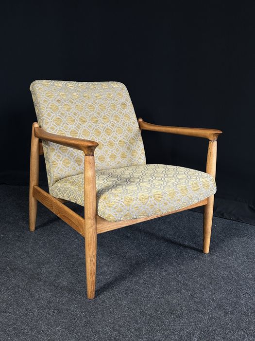 Fotel Gfm-64 Prl po renowacji