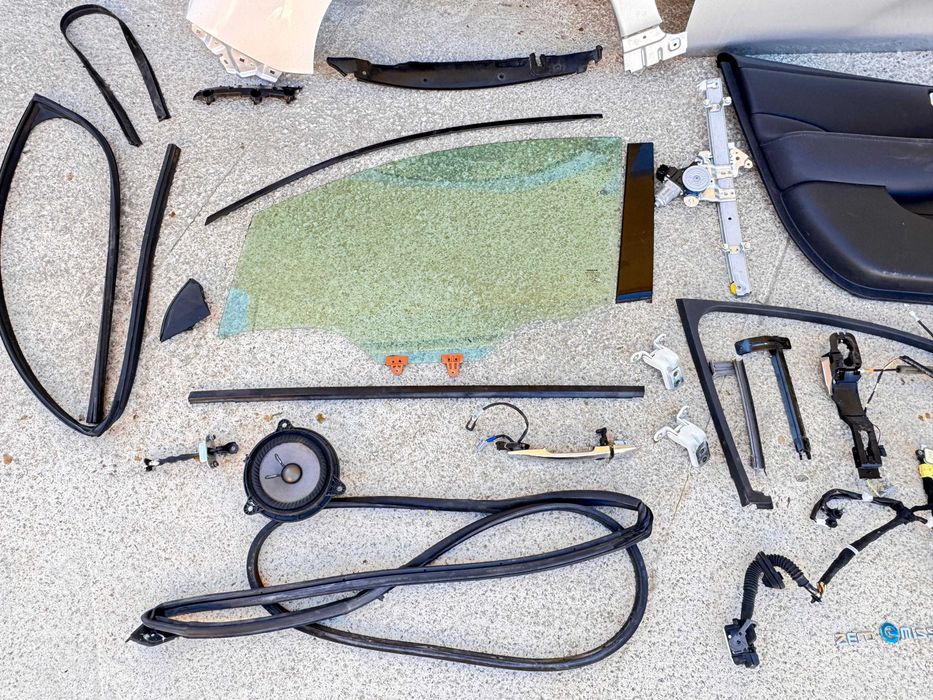 Запчасти / Левая дверь + карта Nissan Leaf 2 ZE1 2018-2024