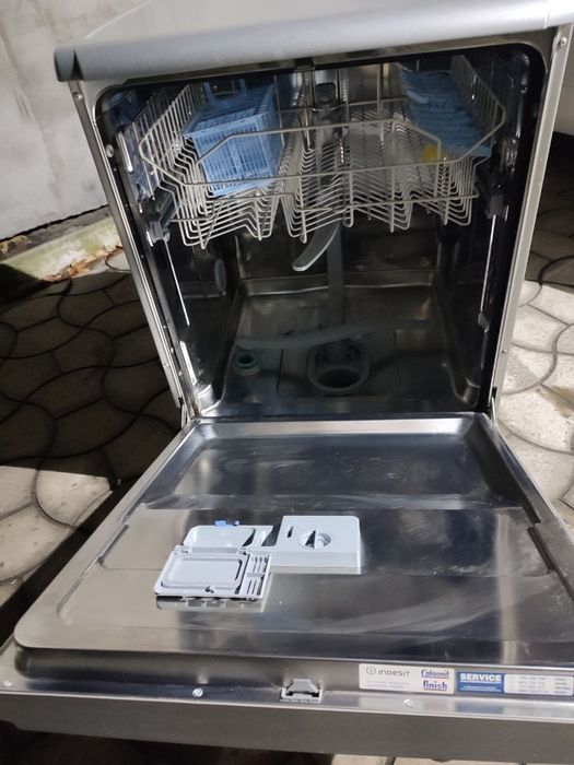 Посудомийна машина INDESIT DFG 262 S EU