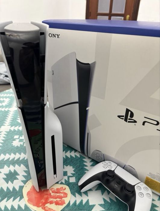 PS5 825GB com Leitor + 4 Jogos + Comando