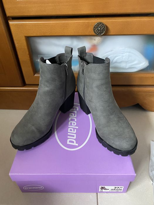 Botas Cinzentas da Graceland