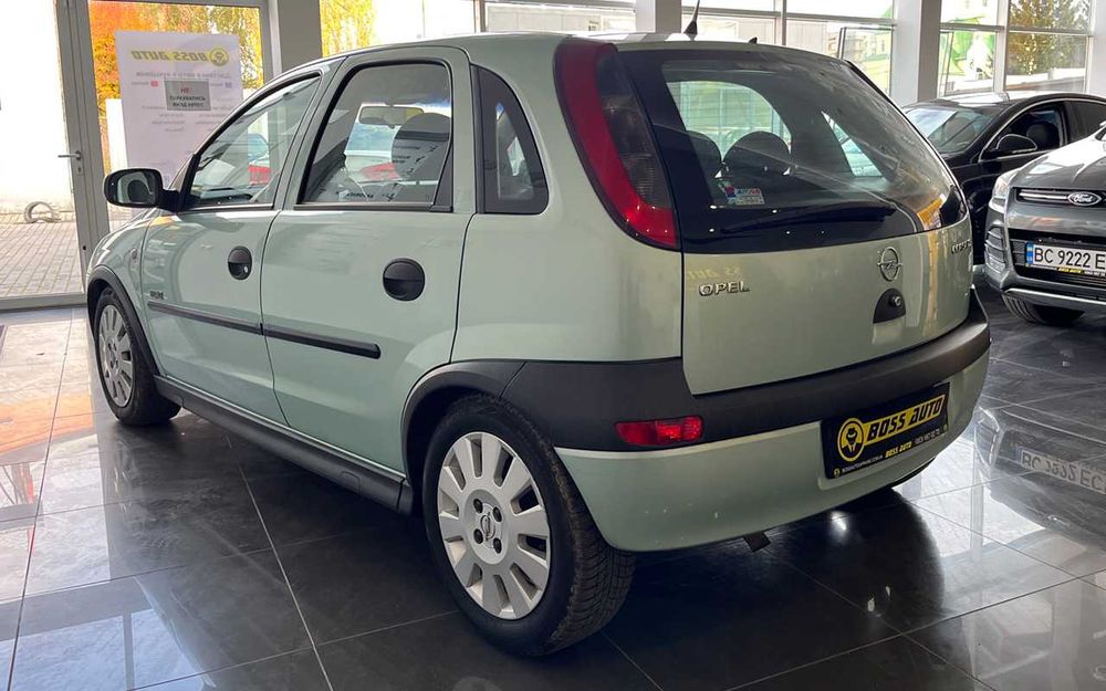 Opel Corsa 2002 рік.