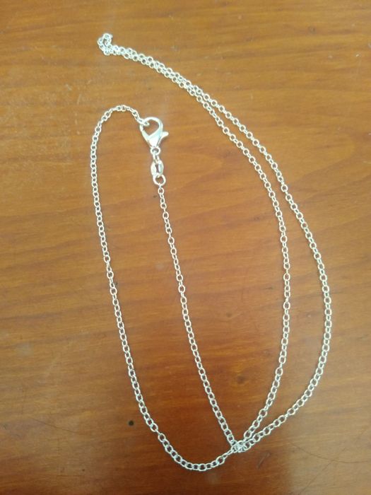 Elegancki srebrny łańcuszek
