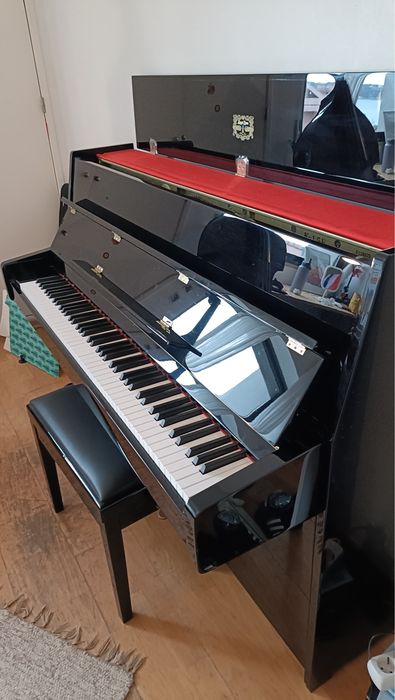 Piano acústico vertical Kawai K-15 E