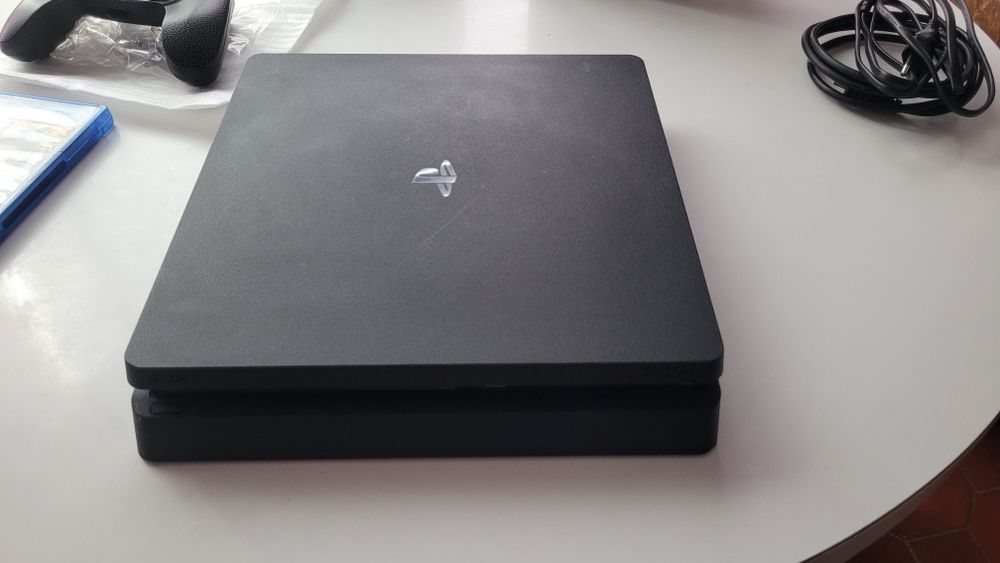 PlayStation 4 + 2 Comandos + GTA V
