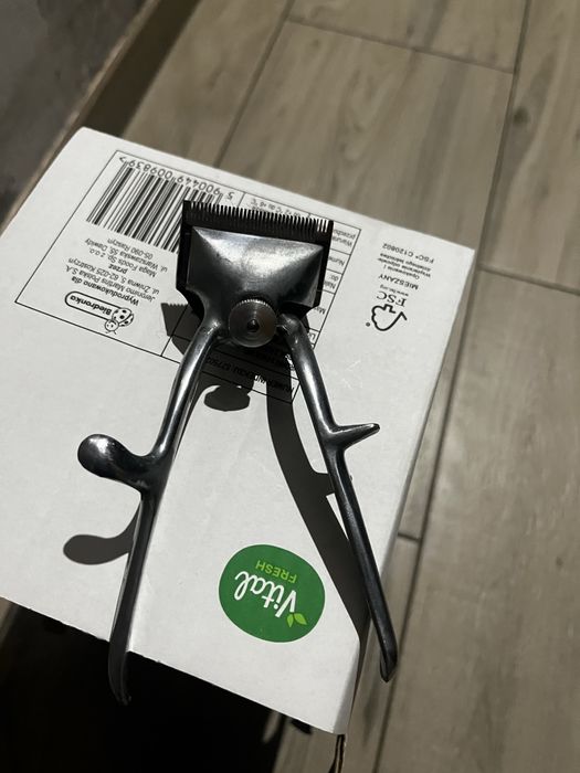 Reczna maszynka do strzyzenia z PRL