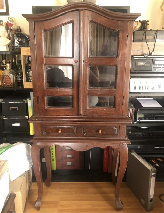 Móvel Antigo com Vitrine Totalmente Restaurado e Tratado
