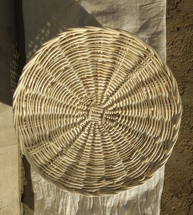 Плетена корзина з білої лози, діаметр 50, висота 21 см.