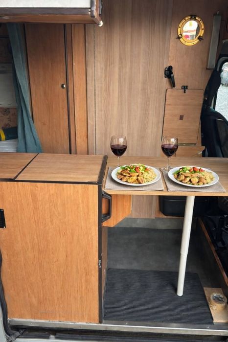 Autocaravana Excelente Oportunidade
- 2 paineis solares novos de 130w