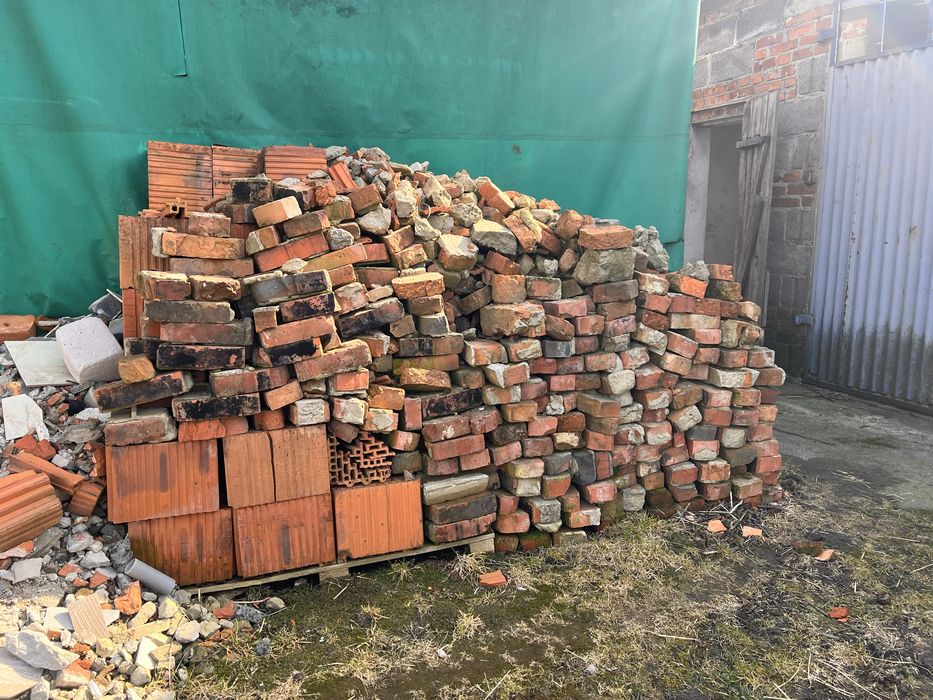 Oddam czyste cegly i to co na zdjeciu