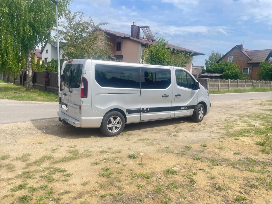 Opel Vivaro long 1,6 9 osób
