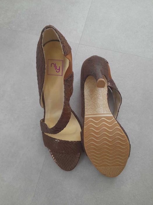 Buty sandaly brązowe rozm. 39, nowe bez metki