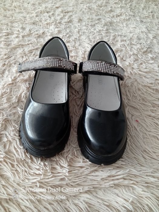 Лакові туфельки для дівчинки