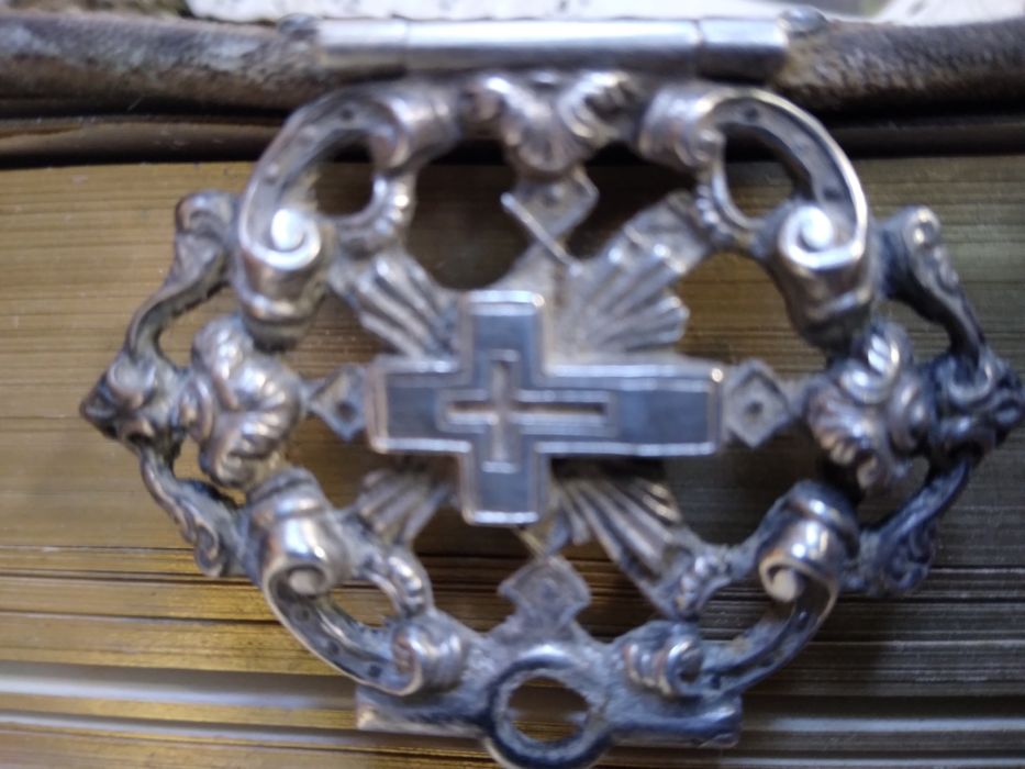 Livro missal apl,, em prata e madrepérola