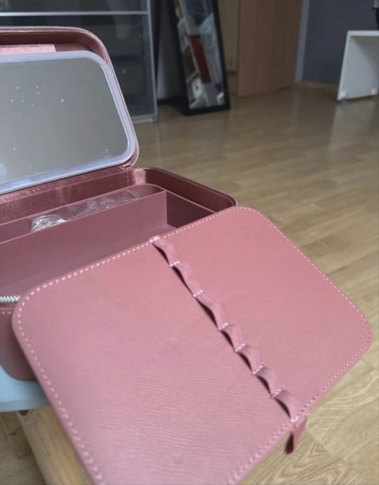 Kosmetyczka z lusterkiem