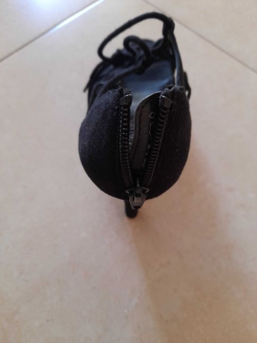 SANDÁLIAS PRETAS COMPENSADAS