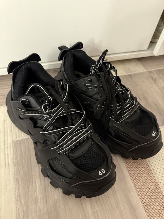 Balenciaga track