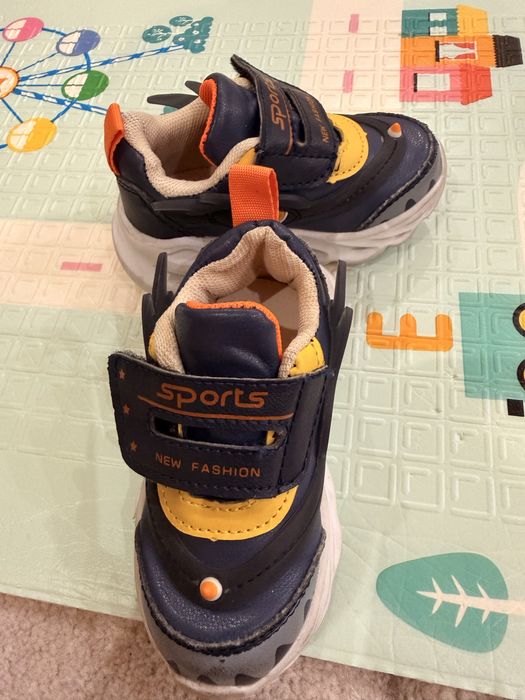 Дитячі кросівки та мокасіни