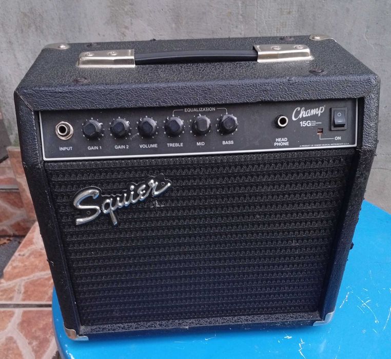 Squier Champ 15G wyprodukowany w Korei dla Fender Musical Instruments Corp z okazji 50-cio lecia firmy Fender