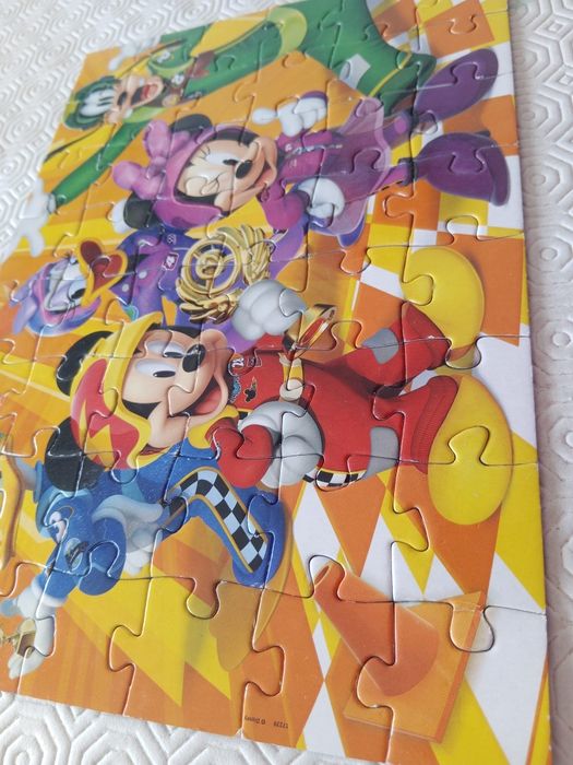2 Puzzles Disney: Mickey Minnie Pateta Donald Daisy Pluto 48 +24
