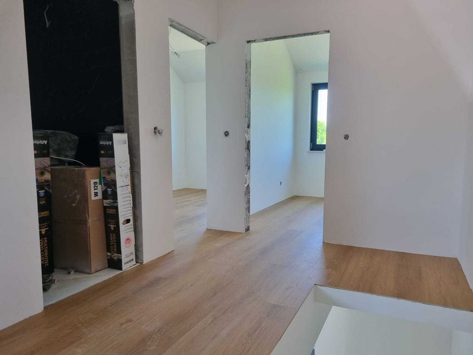 Montaż paneli LVT | winylowych | na klej | Berry Alloc | parkiety