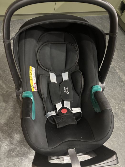 Fotelik Britax Romer baby safe 3 i-size z baza Vario 5z obrotowa