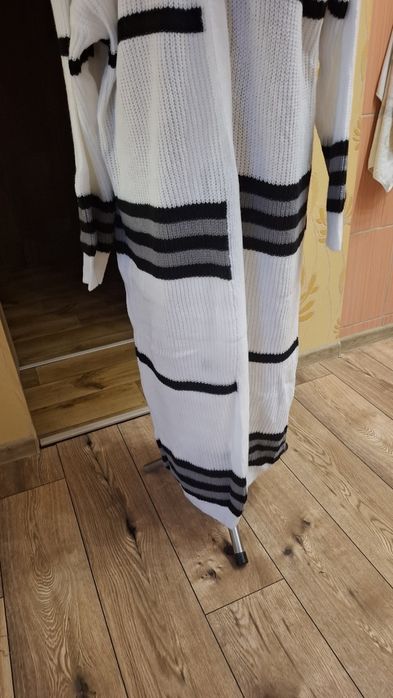 Nowy długi kardigan damski.