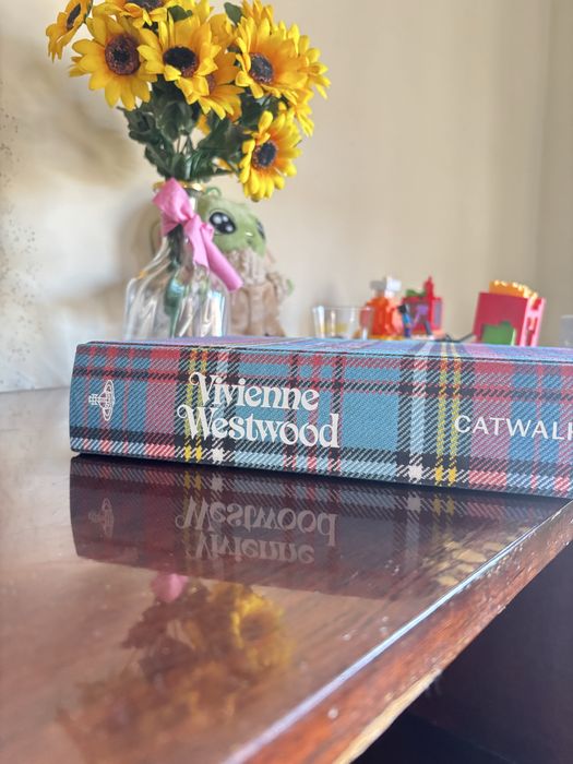 Livro Catwalk Vivienne Westwood 2021