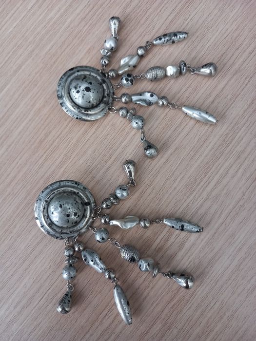 Brincos compridos e leves