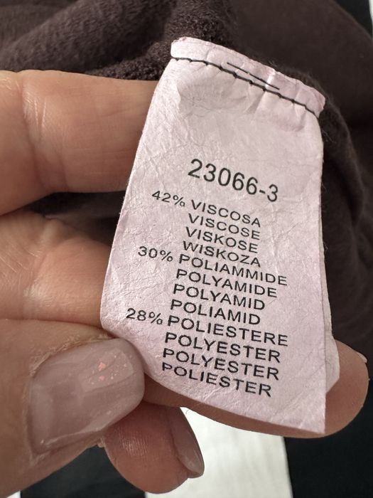 Brązowy dzianinowy dres