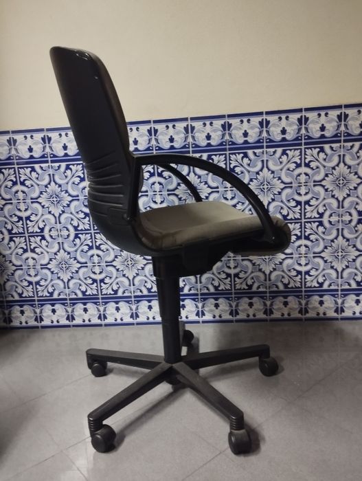 Cadeira de escritório cinza