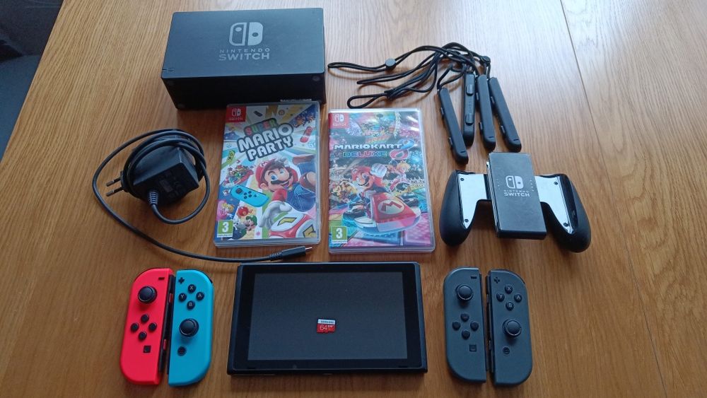 Nintendo switch, 4 joycony, super Mario party, Mariokart 8 deluxe