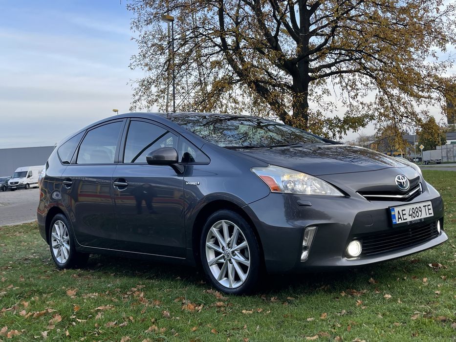 Toyota Prius +V газ  2012 .11  новая батарея