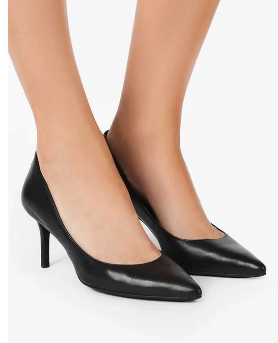 Жіночі туфлі Ralph Lauren на підборах.