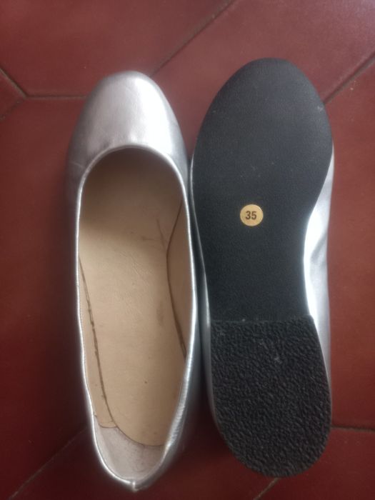 Sapato prateado tipo sabrina Hush Puppies