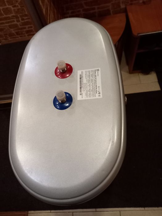 Бойлер ELECTROLUX на 80л. Б/У.