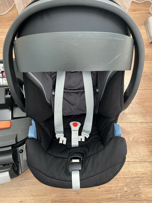 Автокрісло Cybex  Aton 5 з базою Isofix