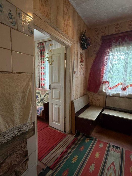 Продаж теплого будинку в смт Березне неподалік від центру