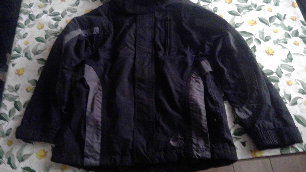 kurtka  narciarska bez podpinki na 7-8 lat